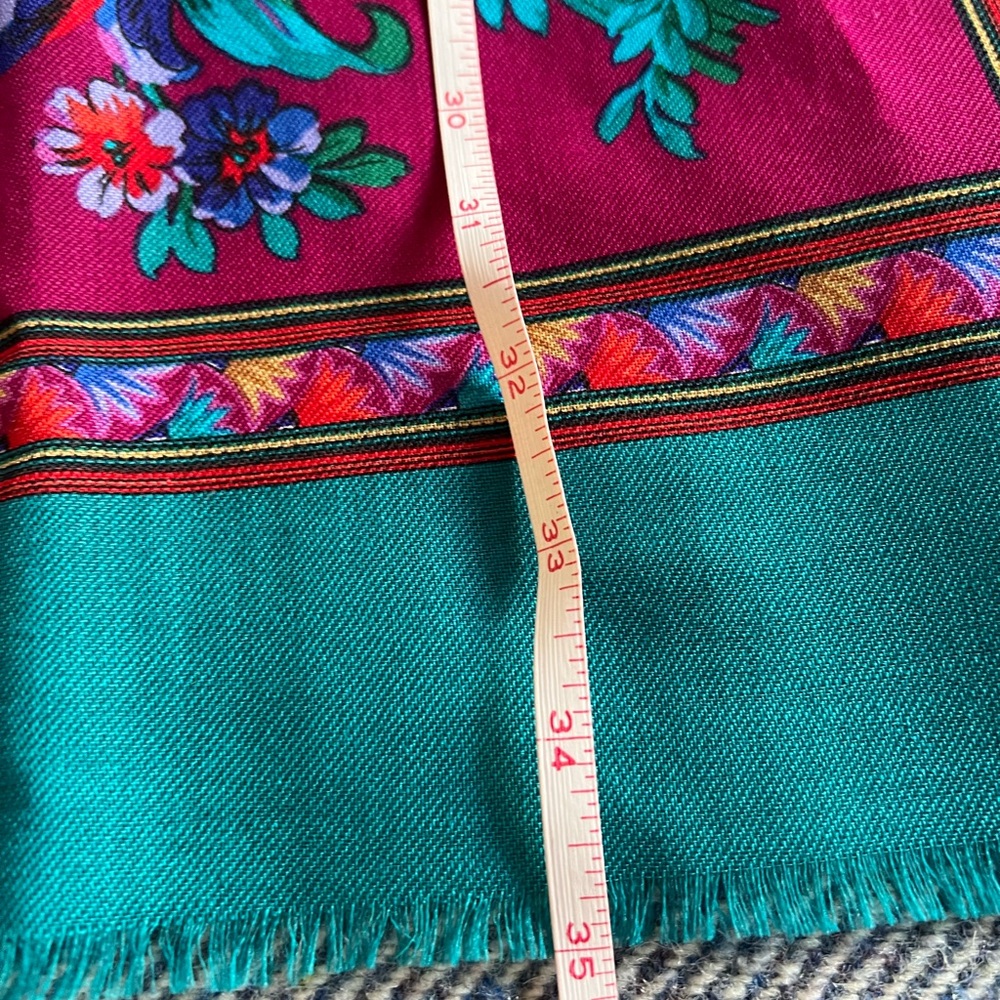 Liz Claiborne Vintage Scarf, 100% Wool, made in Japan - Picture 10 of 11